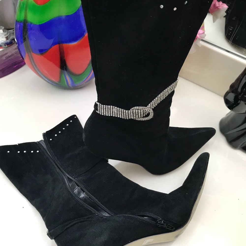 Boots - Picture 3 of 4